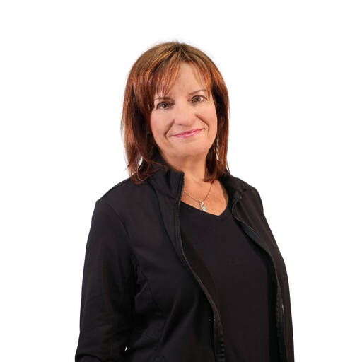 Tamera Photo Head Tilt Black Jacket Shirt 2025 4